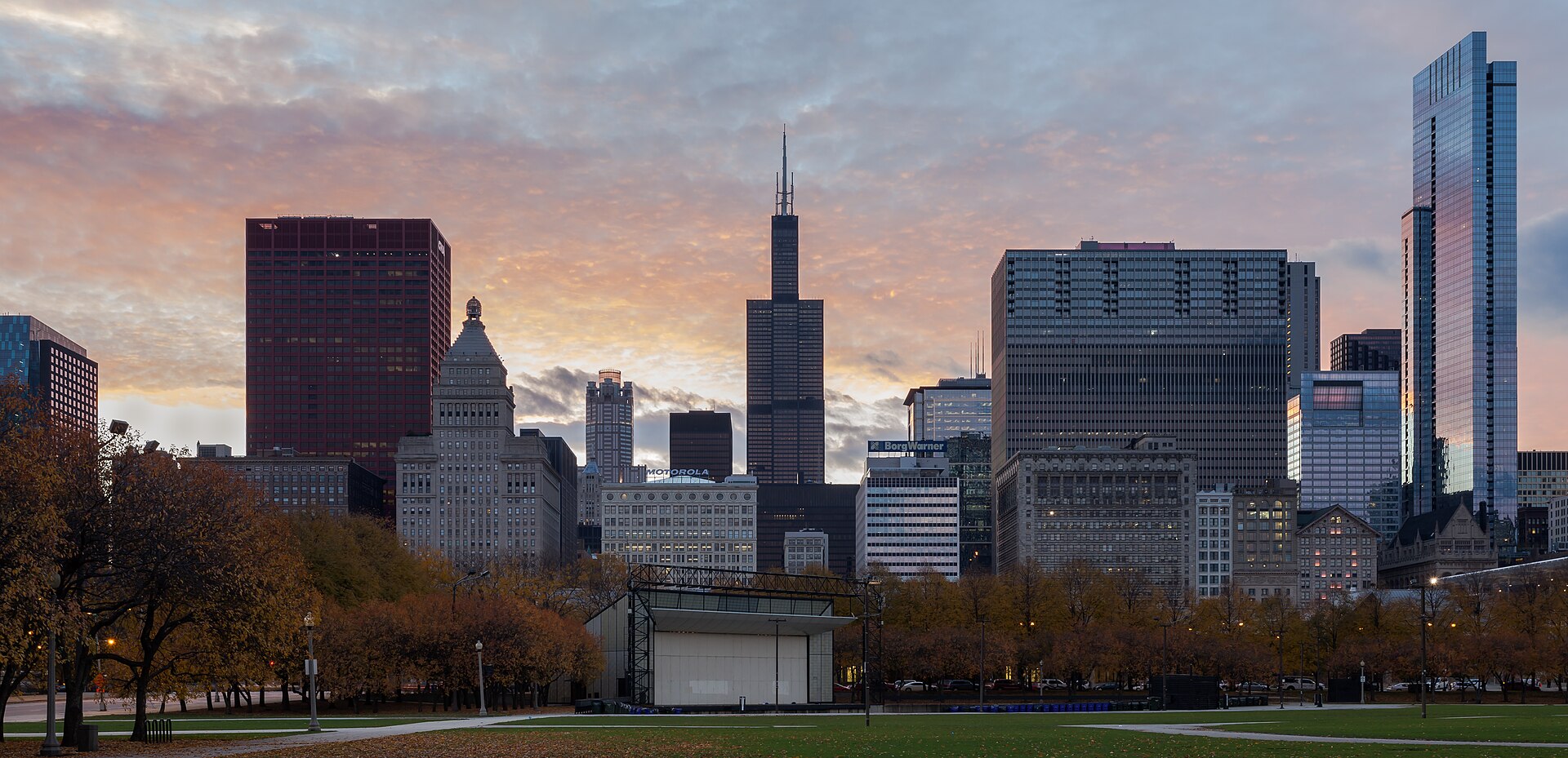 Chicago skyline, representing CSWE-accredited BSW programs in Illinois