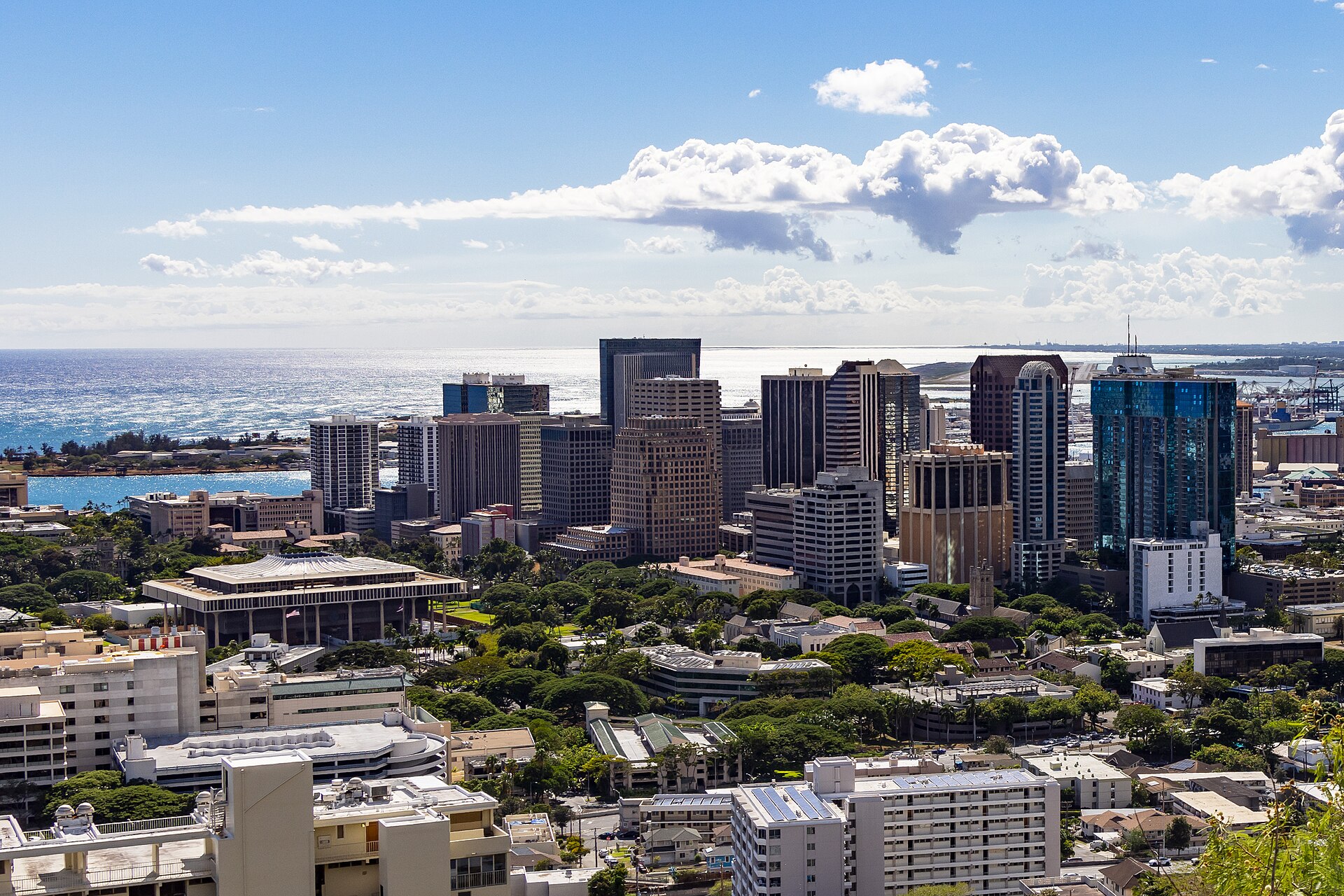 Honolulu skyline, representing CSWE-accredited BSW programs in Hawaii