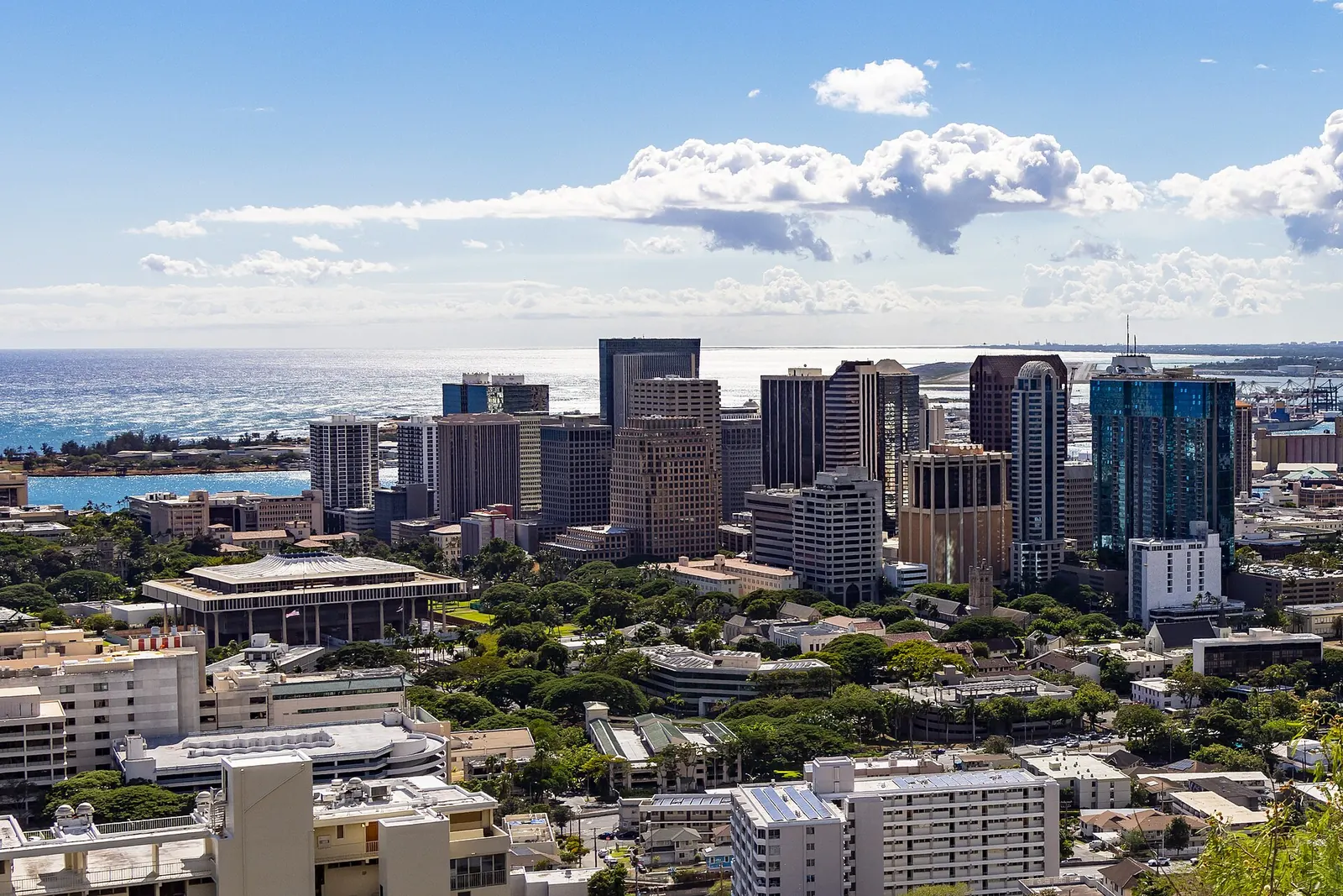 Honolulu skyline, representing CSWE-accredited BSW programs in Hawaii