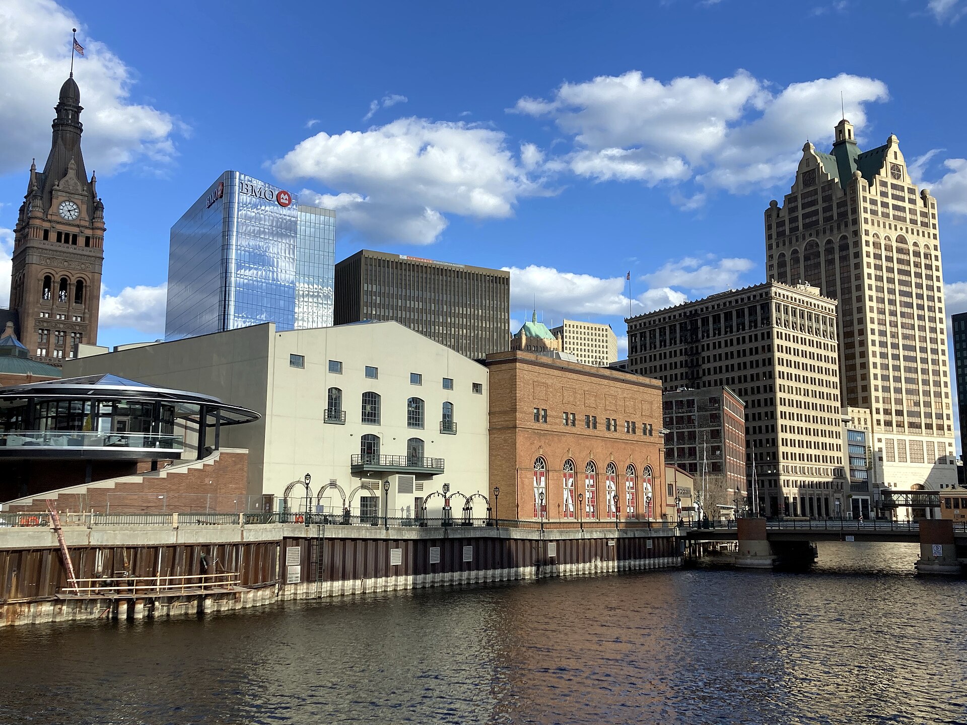 Milwaukee skyline, representing CSWE-accredited BSW programs in Wisconsin