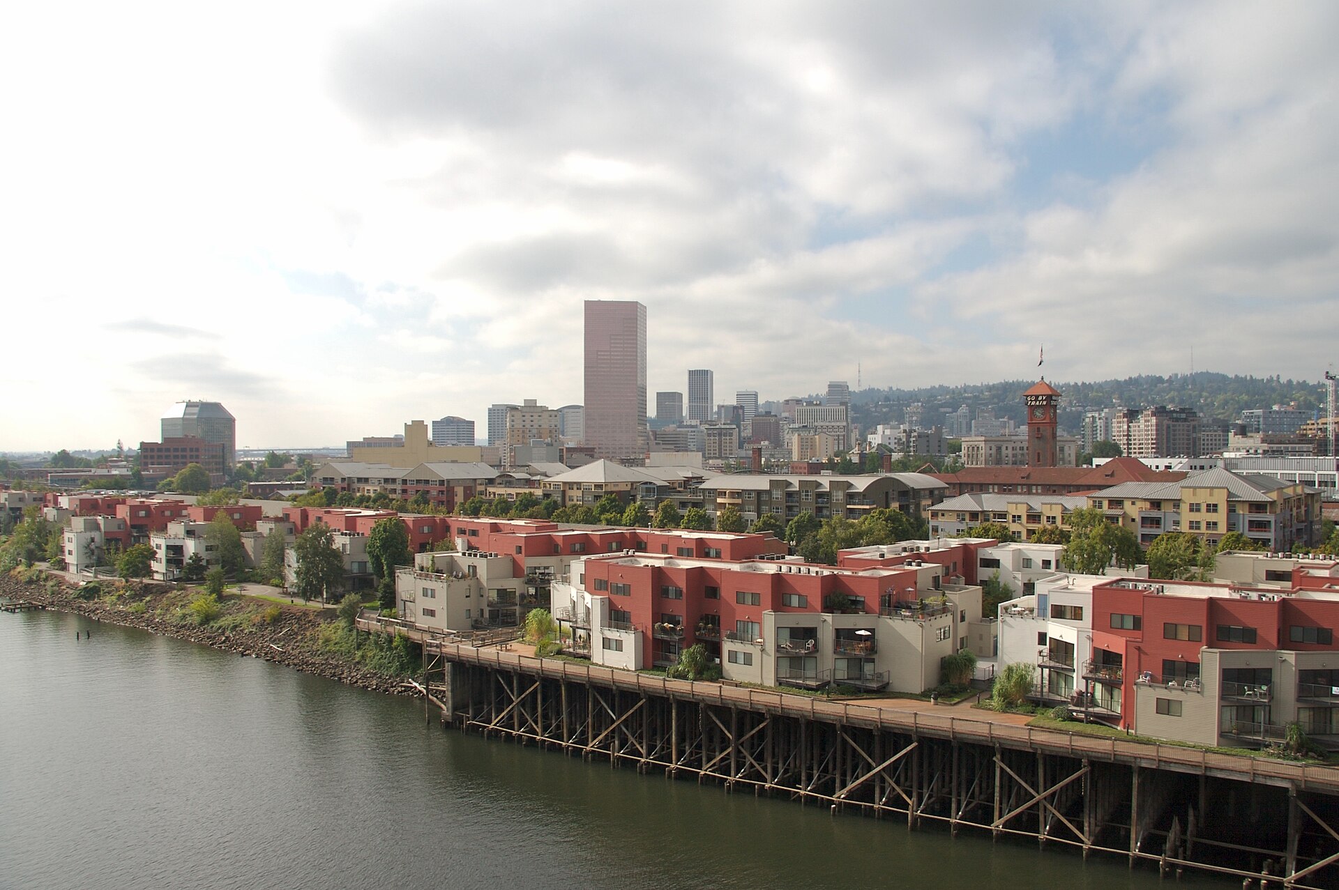 Portland skyline, representing CSWE-accredited BSW programs in Oregon