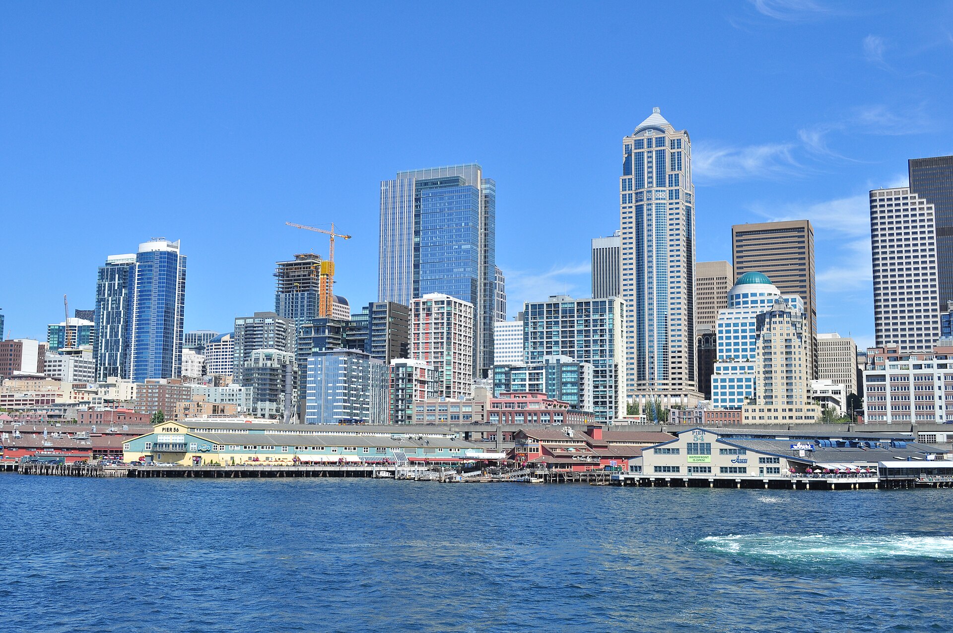 Downtown Seattle skyline from Elliott Bay, representing CSWE-accredited BSW programs in Washington